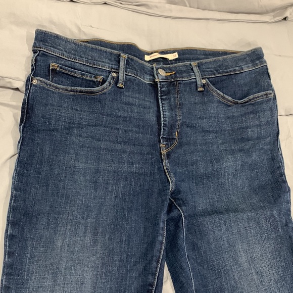 Levi’s 311 Shaping Skinny - Picture 2 of 5